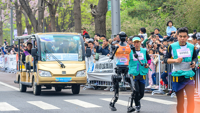 d96df66601aadc4d052120cd5766f124_a700x398.jpg